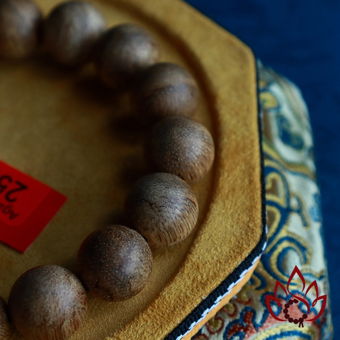 Vòng Trầm Hương Hạt Tròn | 12 Ly | Trầm Tốc Kiến Tự Nhiên